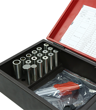 自動(dòng)壓鉚機(jī)