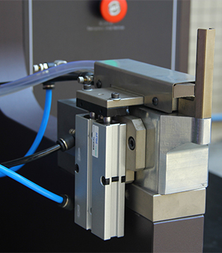 自動(dòng)送料避位工具